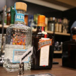 オルメカ・アルトスとコアントロー、奥にはドン・フリオも